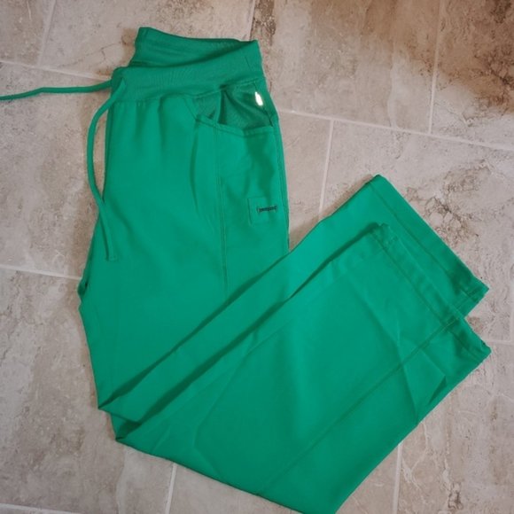 Infinity Antimicrobial Scrub Set - Picture 2 of 2